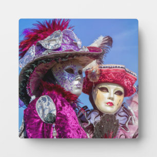 Maskers op het Annecy-festival in Frankrijk Fotoplaat