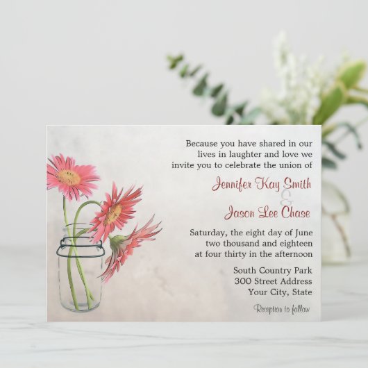 Mason Jar Daisies Invitations De Mariage (Debout devant)