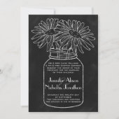 Mason Jar met Daisies op Chalkboard bruiloft Kaart (Voorkant)