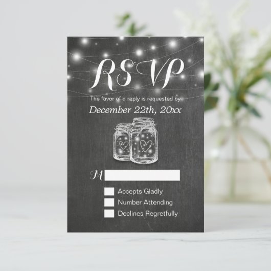 Mason Jar & String Lights Chalkboard Wedding RSVP (Debout devant)