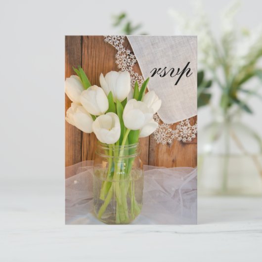 Mason Jar White Tulips Pays Grotte Mariage RSVP (Debout devant)