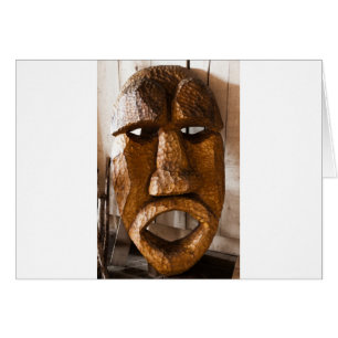 Masque africain sculpté à la main