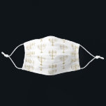 Masque En Tissu Menorah d'or de Hanoukka sur le Motif blanc<br><div class="desc">Cet élégant masque de visage de Hanoukka présente un motif de menorah en faux or sur un arrière - plan blanc.</div>