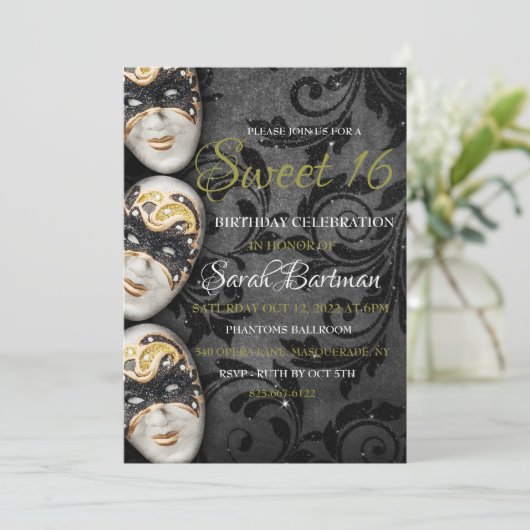 Masquerade Sweet 16 invitation (Debout devant)