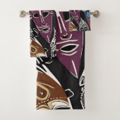 Masques tribaux africains colorés (En situation)