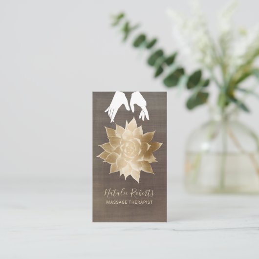 Massagetherapie - - herstellende handen - goudven visitekaartje (Staand voorkant)