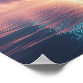 Massieve Maangloed Over Rustig Oceaanoppervlak Poster (Hoek)