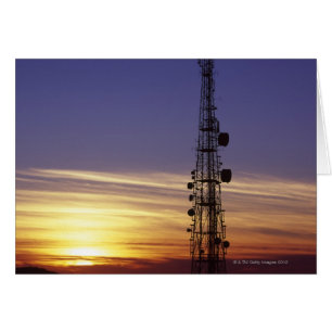 Mast de télécommunications au coucher du soleil