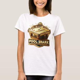 Mastering the Game: Pool Shark Logo op pooltafel T-shirt