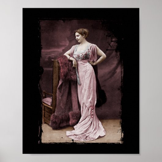 Mata Hari in de theaterdress Poster (Voorkant)