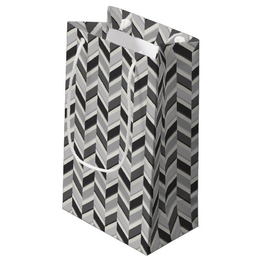 Matig grijs chevron geometrisch monogram klein cadeauzakje (Achterkant Gekanteld)