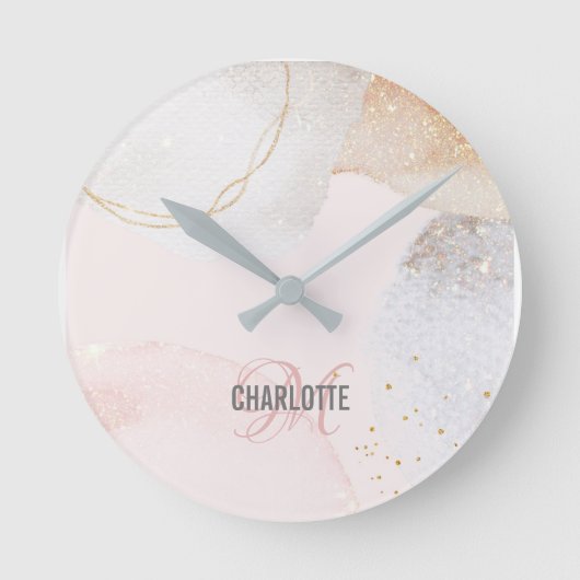 Matig lichtroze abstracte monogram ronde klok (Voorkant)
