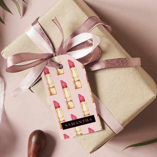 Matig roze en rode lipstick, meisje met naam cadeaulabel