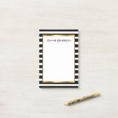 Matig zwart-wit strepen gouden monogram post-it® notes (Op bureau)