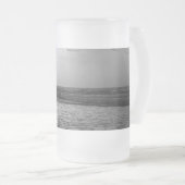 Matin Surfer Grayscale Verre Frosted Beer Mug (Devant droit)