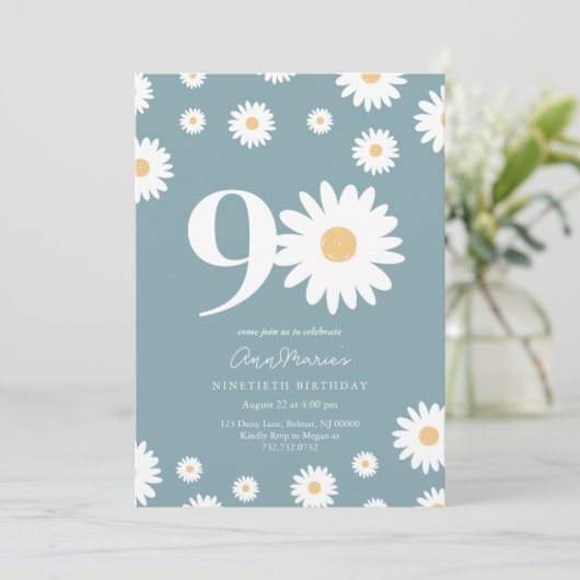 Matte Blue Daisy 90e Invitation anniversaire (Debout devant)