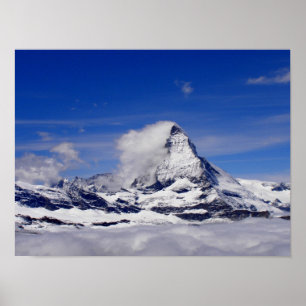 Matterhorn in een zee van wolken in Zwitserland Poster