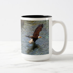 Mature Bald Eagle Hunting Wildlife Art Tweekleurige Koffiemok