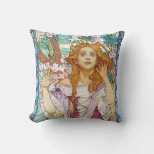 Maud Adams als Joan of Arc, Mucha Kussen