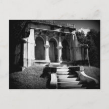 Mausoleum op een heuvel