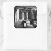 Mausoleum op een heuvel vierkante sticker (Tas)