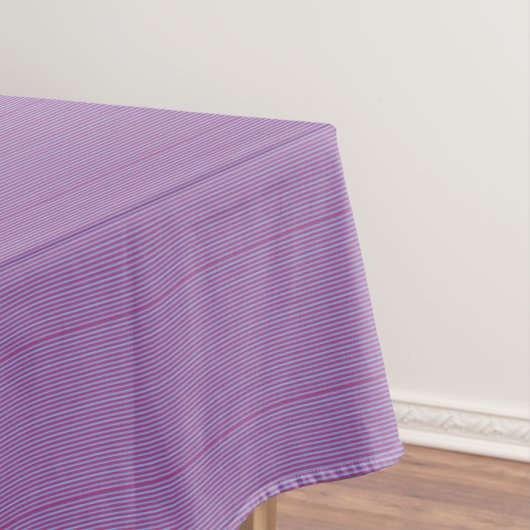 Mauve avec petite nappe de conception rayée (In Situ)