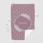 Mauve Elegant Damask Serviette de golf personnalis (En situation)