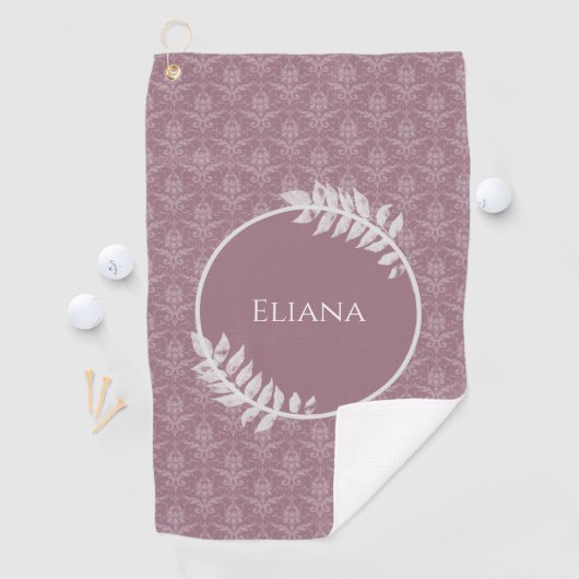Mauve Elegant Damask Serviette de golf personnalis (En situation)