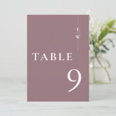 Mauve Minimalistisch Modern Monogram Tafelnummer (Staand voorkant)