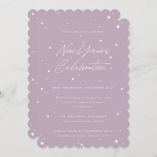 Mauve+White Script Scattered Stars Nieuwjaar Party Kaart (Voorkant / Achterkant)