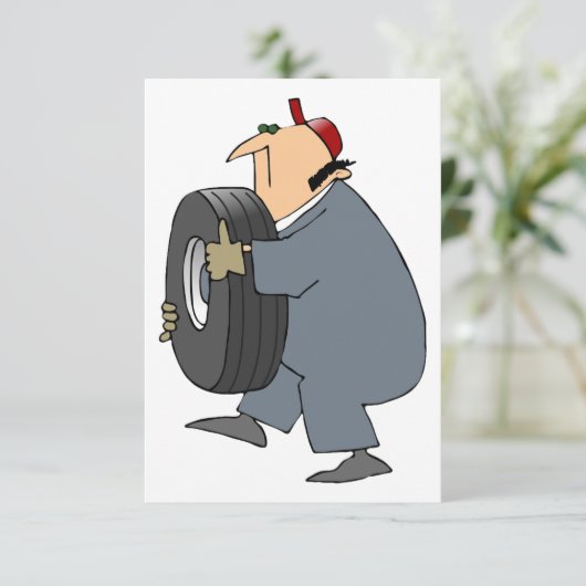 Mécanicien invitations de transport d'un pneu (Debout devant)