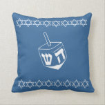 med BLUE & WHITE, DREIDEL & STARS coussin<br><div class="desc">ETOILE coussin Dreidel bleu et blanc DE DAVID TRIM ETOILE DE DAVID SUR LE DOS par le designer Sandy Closs ~ SandyCloss~</div>