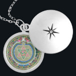 Médaillon Avec Fermoir Bouddhisme tantrique tibétain vintage Mandala Than<br><div class="desc">Bouddhisme tantrique tibétain vintage Mandala Thangka La peinture de beauté et de profundité exquise est sur ce collier bijou pendentif. Un cadeau de bijoux significatif pour invoquer l'énergie positive,  l'équilibre,  l'équilibre et la bonne chance,  tant pour les femmes que pour les hommes. Rare et unique !</div>