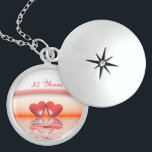Médaillon Avec Fermoir Coeurs coralliens du 35e anniversaire<br><div class="desc">Serrure avec mon image de deux coeurs de corail flottant sur l'eau sous un arc-en-ciel. Le texte personnalisable dit "35 ans".</div>