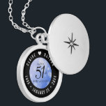 Médaillon Avec Fermoir Élégant 51e anniversaire de Mariage Sapphire<br><div class="desc">Célébrez le 51e anniversaire du mariage saphir avec style avec ce lieu commémoratif! Un élégant lettrage noir et blanc avec des confettis hexagonaux sur un arrière - plan bleu saphir ajoute une touche mémorable pour cette occasion spéciale et une étape extraordinaire. Customisez avec les noms du couple heureux, et ajoutez...</div>