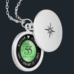 Médaillon Avec Fermoir Élégant 55e anniversaire de Mariage d'émeraude<br><div class="desc">Commémorez le 55e anniversaire du mariage avec cet élégant emplacement! Elégant serif noir et sans serif en lettres hexagonales confettis sur un arrière - plan vert émeraude ajoutent une touche mémorable à cette occasion spéciale et à cette étape extraordinaire. Customisez avec les noms du couple heureux, et les dates de...</div>