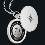 Médaillon Avec Fermoir Élégant 70e anniversaire de Mariage Platinum<br><div class="desc">Célébrez le 70e anniversaire de mariage avec style avec ce lieu commémoratif! Un élégant lettrage noir et blanc avec des confettis hexagonaux sur un arrière - plan de feuille de platine ajoute une touche mémorable pour cette occasion spéciale et une étape extraordinaire. Customisez avec les noms du couple heureux, et...</div>