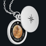 Médaillon Avec Fermoir Élégant 7ème anniversaire de Mariage de cuivre<br><div class="desc">Commémorez le 7ème anniversaire du mariage avec cet élégant emplacement! Un élégant lettrage noir et blanc avec des confettis hexagonaux sur un arrière - plan en feuille de cuivre ajoute une touche mémorable pour cette occasion spéciale et cette étape importante. Customisez avec les noms du couple heureux, et les dates...</div>