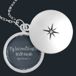 Médaillon Avec Fermoir La Bible Verse : Mon bien-aimé est le mien et je s<br><div class="desc">Verse biblique : Mon bien-aimé est le mien et je suis le sien. Beau verset romantique de la bible sur vintage tableau noir avec bords de bokeh clairs. Écriture de Song of Solomon. Parfait pour les mariages,  anniversaires,  etc.</div>