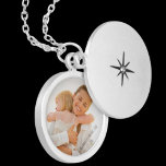 Médaillon Avec Fermoir Nouvelle maman Fête des mères Bébé et maman Photo<br><div class="desc">Nouveau Maman Fête des Mères Bébé et maman Photo Locket Collier C'est le cadeau parfait personnalisé nouveau maman et bébé photo rond collier de casier cadeau pour la première journée de la mère. C'est le cadeau génial pour la nouvelle maman et la nouvelle photo de bébé pour chaque bébé et...</div>