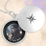 Médaillon Avec Fermoir Photo personnalisée et texte Goth Emo noir<br><div class="desc">Un collier élégant à personnaliser avec votre propre photo et texte. Votre photo choisie apparaîtra dans une bordure noire ronde,  avec votre texte sous une police cool. Ce bijou contemporain est un mariage parfait pour un style gothique,  emo ou rock,  et un cadeau unique idéal.</div>