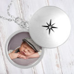 Médaillon Avec Fermoir Photo personnalisée pour bébé<br><div class="desc">Personnalisez ce collier de serrure avec votre photo préférée. Un cadeau parfait pour la fête des mères ! Crédit photo : Sweet Me Photography Utilisée avec autorisation.</div>