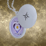 Médaillon Avec Fermoir Sterling Silver Plated Daisy Aimez-vous alors & ma<br><div class="desc">Célébrez un amour intemporel avec ce magnifique collier de poche argent sterling. Contre un riche arrière - plan violet, une délicate marguerite blanche est nichée dans un coeur, symbolisant la pureté et l'affection persistante. Le message sincère, "Aimez-vous, Aimez-vous maintenant", fait de ce casier un souvenir significatif pour quelqu'un de spécial....</div>