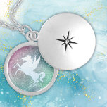 Médaillon Avec Fermoir Unicorne d'argent sur étincelle<br><div class="desc">Ce joli collier a un arrière - plan rose canneberge,  turquoise et vert. Au centre se trouve une image de licorne argentée brillante. Magique ! Assurez-vous de voir les boucles d'oreilles correspondantes dans notre magasin.</div>