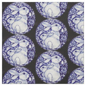Médaillon lapin bleu et blanc tissu noir (Échantillon)