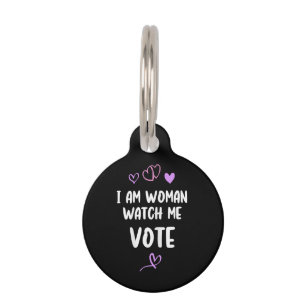 Médaillon Pour Animaux Je Suis Une Femme Qui Me Regarde Voter