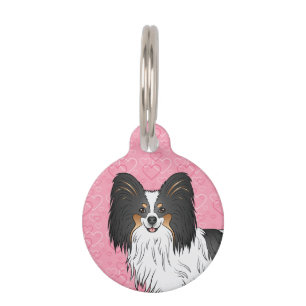 Médaillon Pour Animaux Papillon tricolore heureux de face sur des coeurs