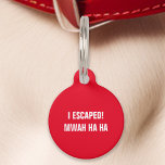 Médaillon Pour Animaux Rouge J'Ai Échappé Mwah Ha Ha Funny<br><div class="desc">Ajoutez un peu d'humour aux accessoires de votre animal avec cette étiquette rouge. Avec le message ludique : "Je me suis échappé ! Mwah ha ha, " ce tag est parfait pour les propriétaires d'animaux qui aiment bien rire. Fabriquée à partir de matériaux durables et conçue pour une lisibilité claire,...</div>