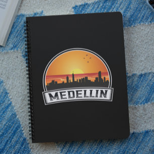 Medellin Colombia Sunset Skyline City Logo Notitieboek