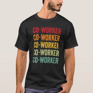 Medewerker Regenboogtekst Medewerker Kleur T-shirt